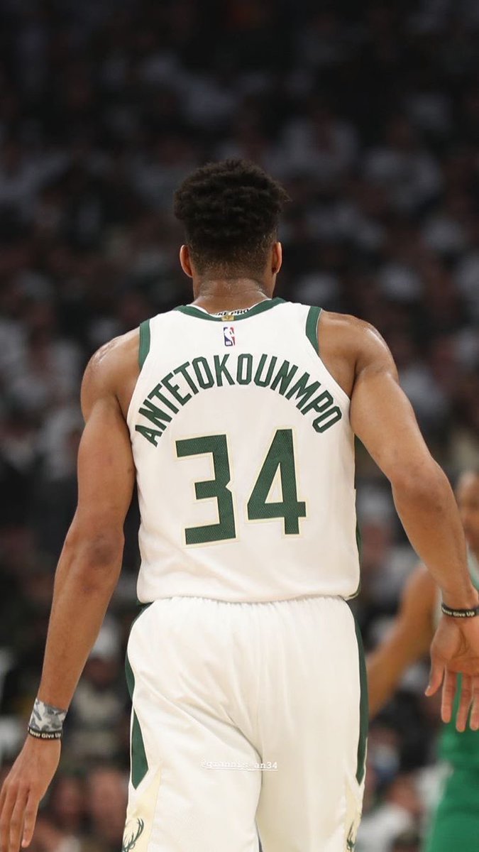 Ilustranardo's tweet photo. El trabajo duro le gana a todo, grande….

 @NBALatam #nba @Giannis_An34 https://t.co/5YPK1ddCLA