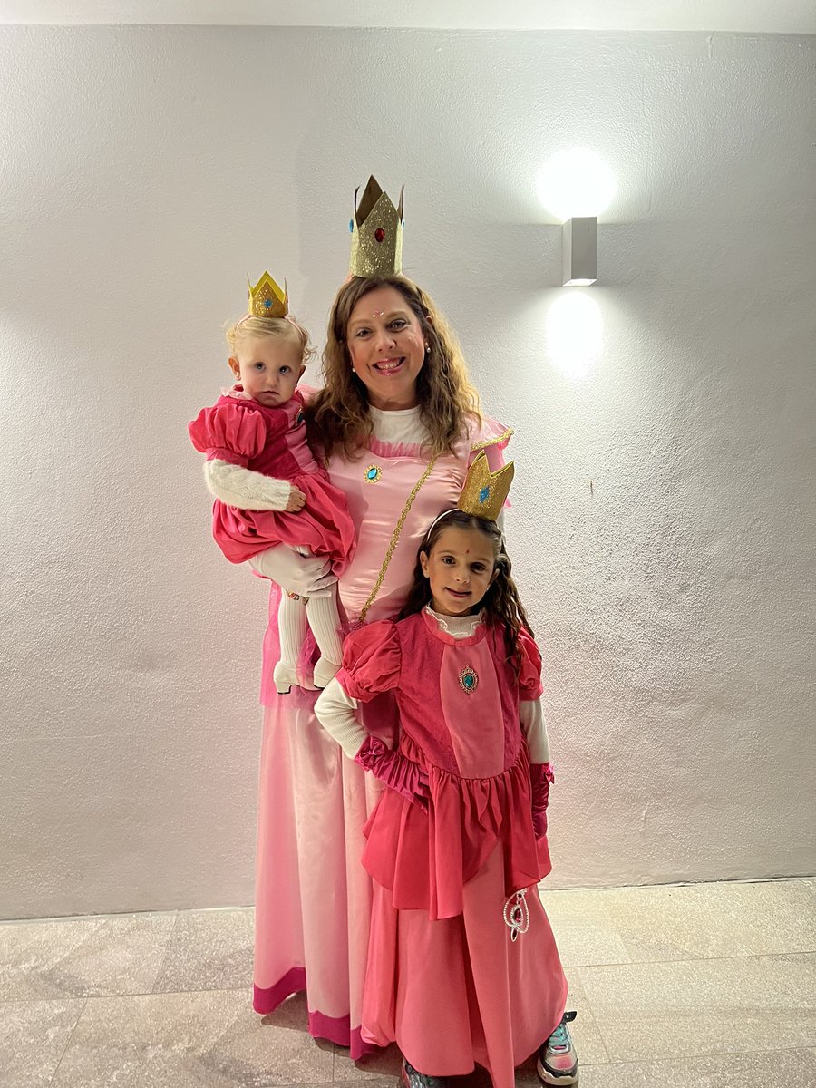 Anaamaaria10's tweet photo. ¡Super Mario Bross llega a Coin!#NOCHEVIEJACOIN2023 @aytocoin
Modalidad: familia https://t.co/xOUYMfQcbB
