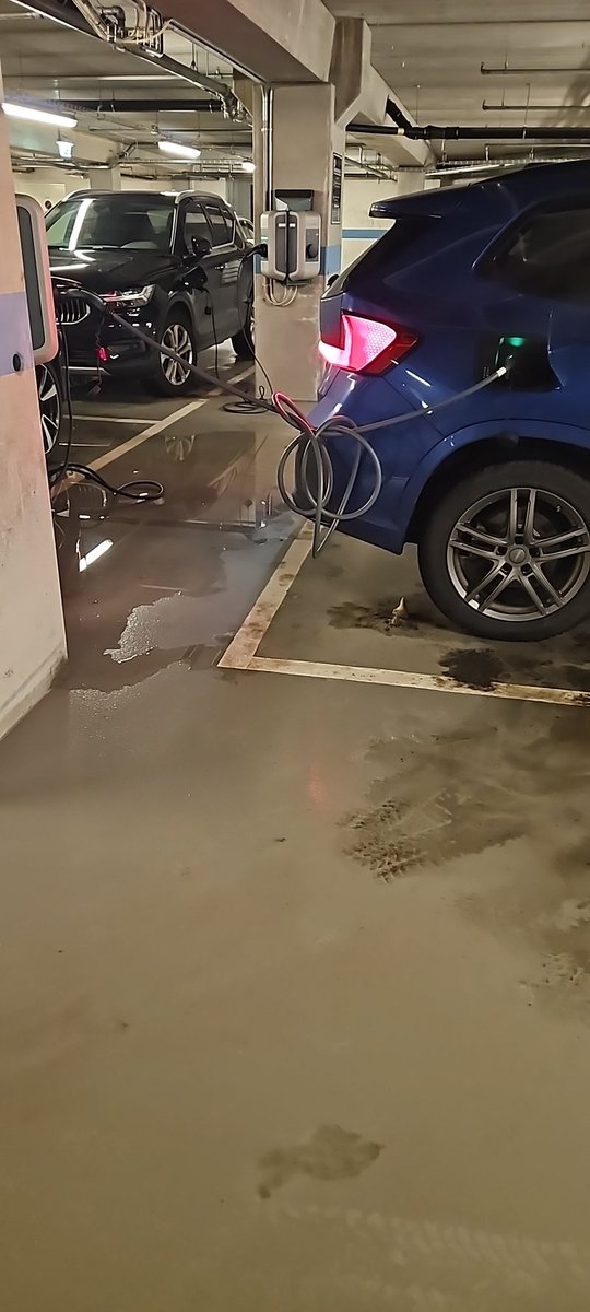 SBalslev's tweet photo. The challenges of having an electric car #cablemess #dontwhatyuckonmycableinmytrunk https://t.co/gsooQIoGQL