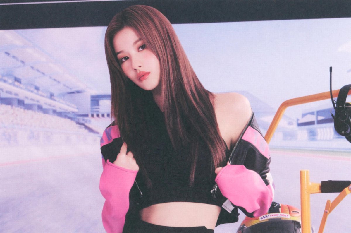 SCAN] TWICE JAPAN SEASON'S GREETINGS 2024 'Circuit24' - Diary Sana