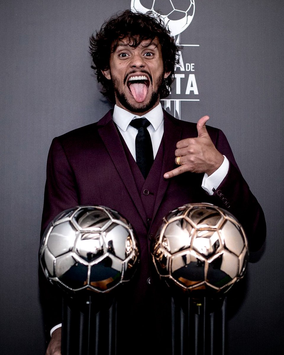 Atletico's tweet photo. 🥳🎉 Feliz aniversário, Scarpinha!
Nesta sexta, nosso meio-campista completa mais um ano de vida! Que seja um novo ciclo de muita saúde e felicidade, craque! Vamos juntos em busca de muitas conquistas! Aqui é #Galo! 🛹🍪🐔 https://t.co/HyseU9xHul