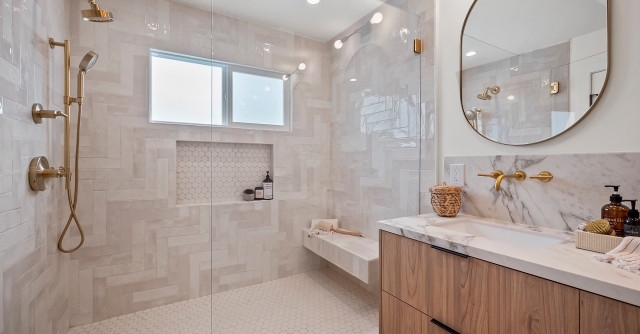 LynchTeam_RE's tweet photo. The 5 Most Popular Bathroom Makeovers of 2023 https://t.co/A8g6u4KAOd https://t.co/GFvDOza33B