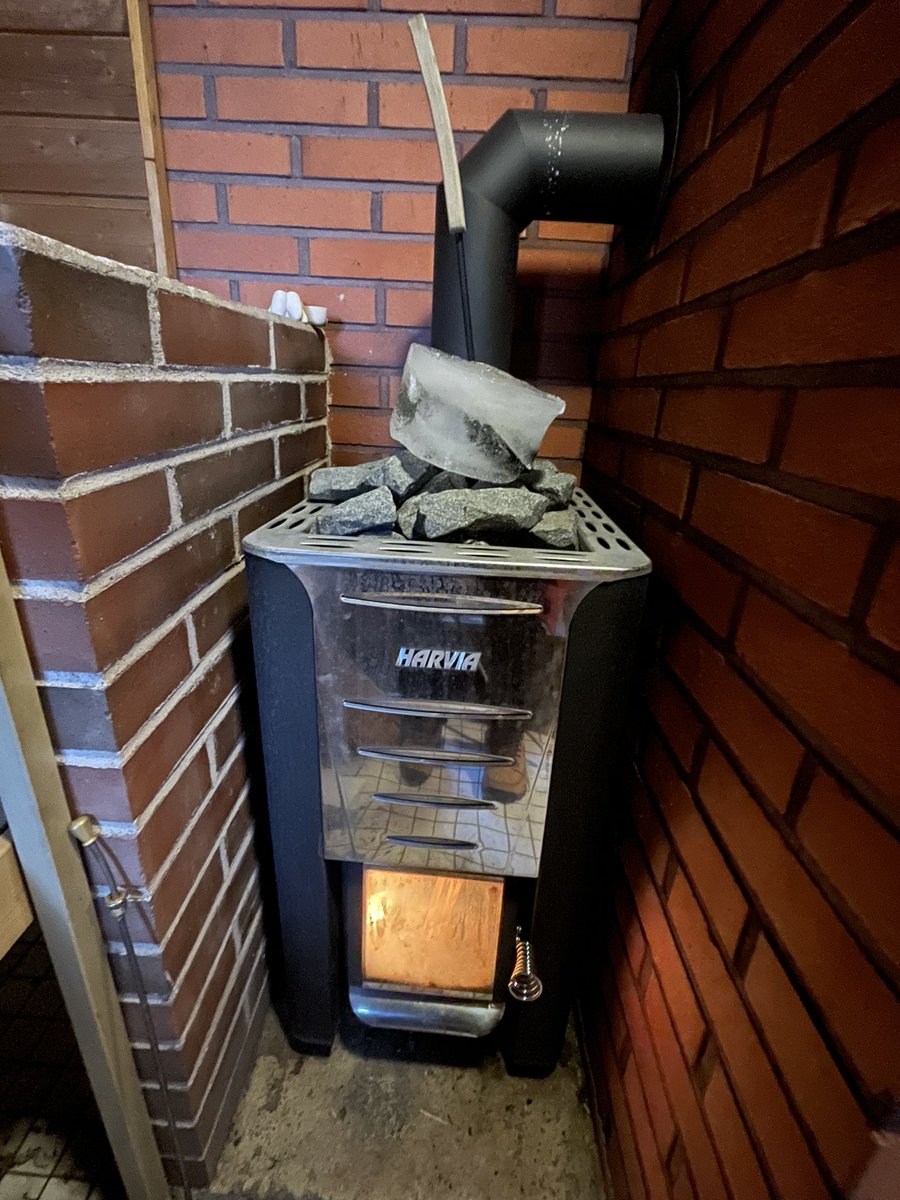 Miten pakkanen on kohdellut sinua? Itselläni on ollut pihasaunan kanssa hieman hankaluuksia jäätymisen kanssa. Eiköhän sitä löylyä saa tästäkin. 

Miten on sinun tiimivalmennustaitosi kauden alussa - ovatko ne yhtä jäässä kuin pihasaunani? Lataa opas tiimiakatemia.com/ladattavat/ope…