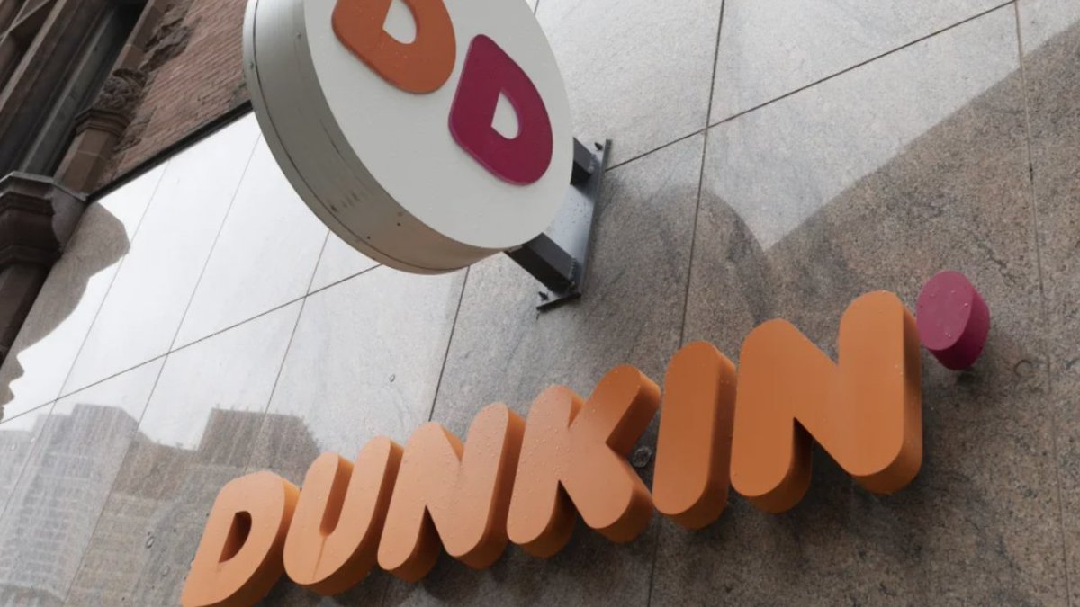 A customer has filed a negligence lawsuit against Dunkin’, claiming he was injured by an exploding toilet at one of the coffee chain’s locations in central Florida. wbrz.com/news/exploding…