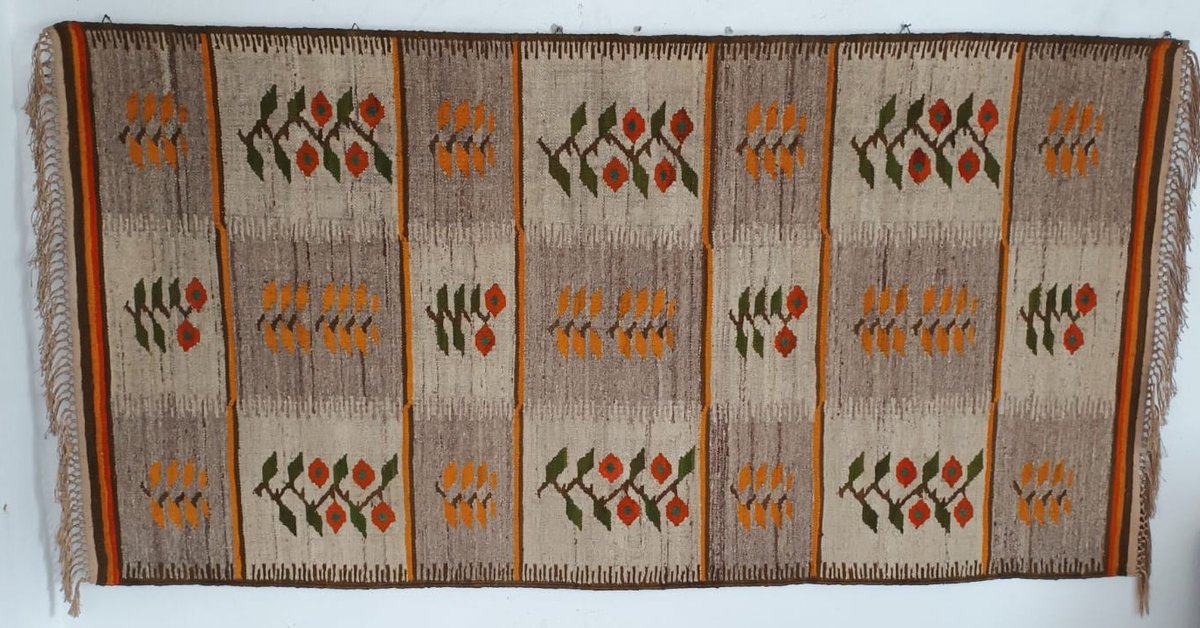 _kudelski_'s tweet photo. Kilim lata 60/70, proj.Roman Orszulski, wymiary:204x104 cm.#kilim #prl #vintage #dywany #dekoracje #architekturawnętrz #interiordesign #dizajn #design #tkaniny #sztuka #kudelski #antyki #antiques #dziełasztuki #sztukaludowa https://t.co/JYm6BzW85i