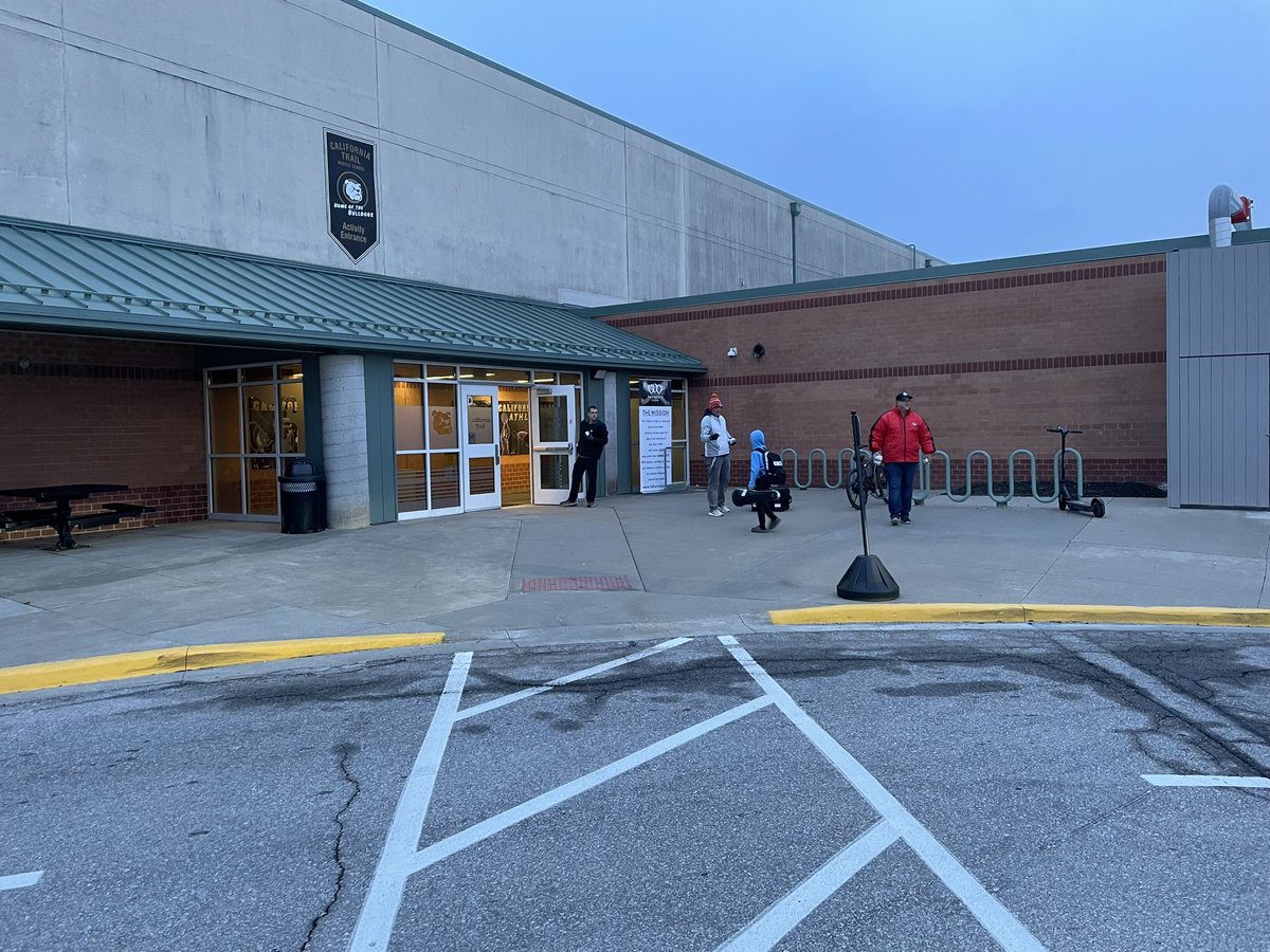 CTMSBulldog's tweet photo. Fist bump Friday is a great way to kick off the semester! Thank you to our @FathersClubOrg Dads for greeting Bulldogs with a smile today. The @ChickfilA sandwiches were a hit too! CT and @olatheschools appreciate you! https://t.co/XBfIQRsoaC