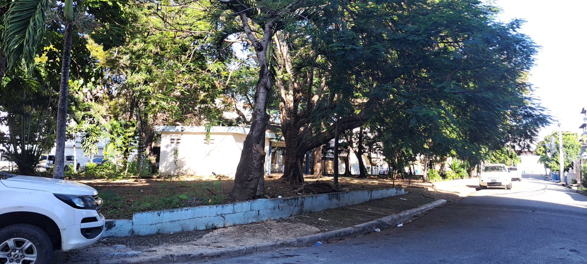 Arlypich's tweet photo. @CarolinaMejiaG @DavidColladoM
Parque en estado de emergencia en Los Restauradores.. Favor poner atención. https://t.co/qrzq5HsGdb
