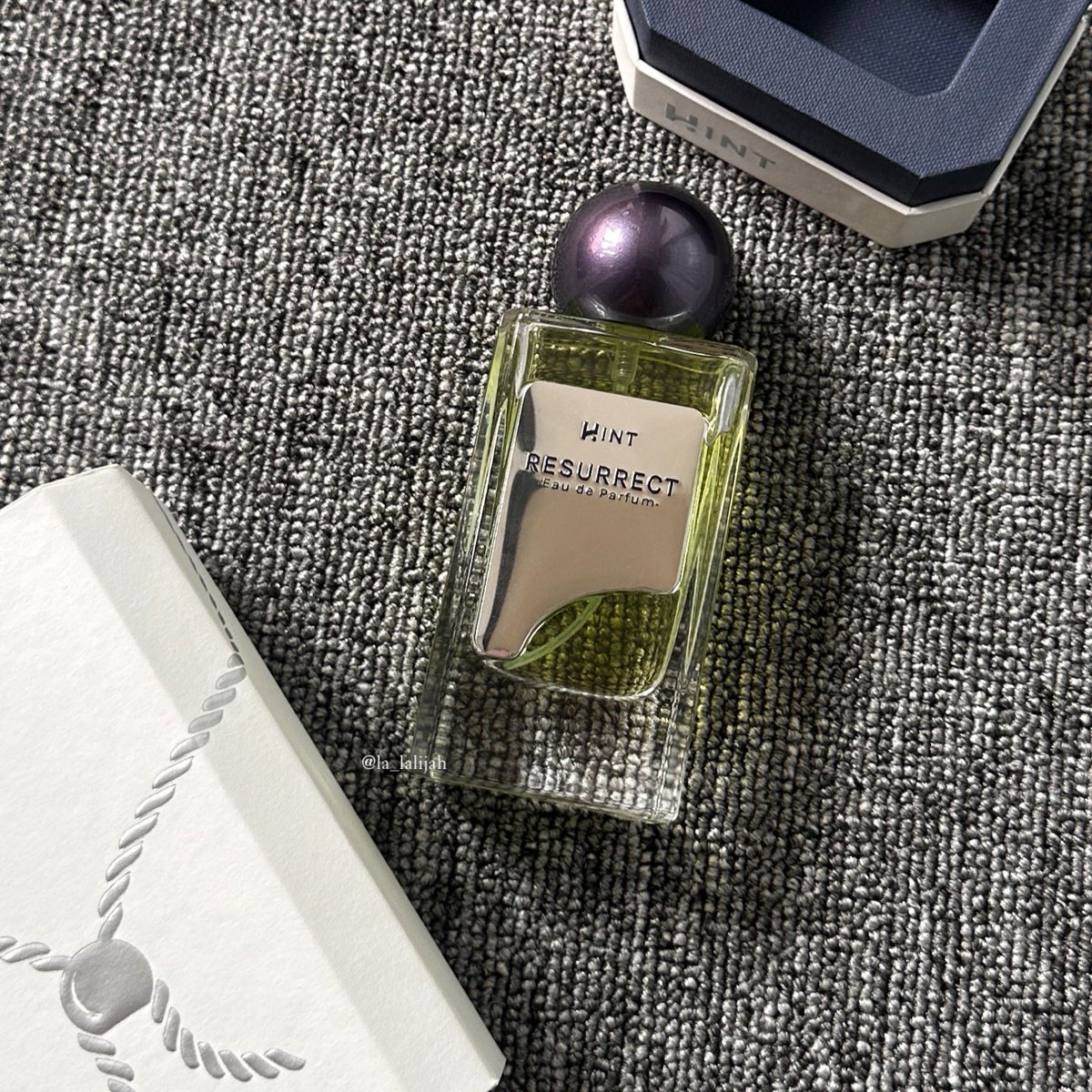 la_lalijah's tweet photo. LOVE @hintofyou_ 😩❤️ Wangi parfumnya ga pasaran! Tipe wangi sejuk, mirip wangi habis mandi. Terus beneran deh wanginya bikin healing😮‍💨

Kalau aku pake, dia tahan 4-5 jam di dalam ruangan. Worth to try! #racuninparfum https://t.co/WiXHr3km50