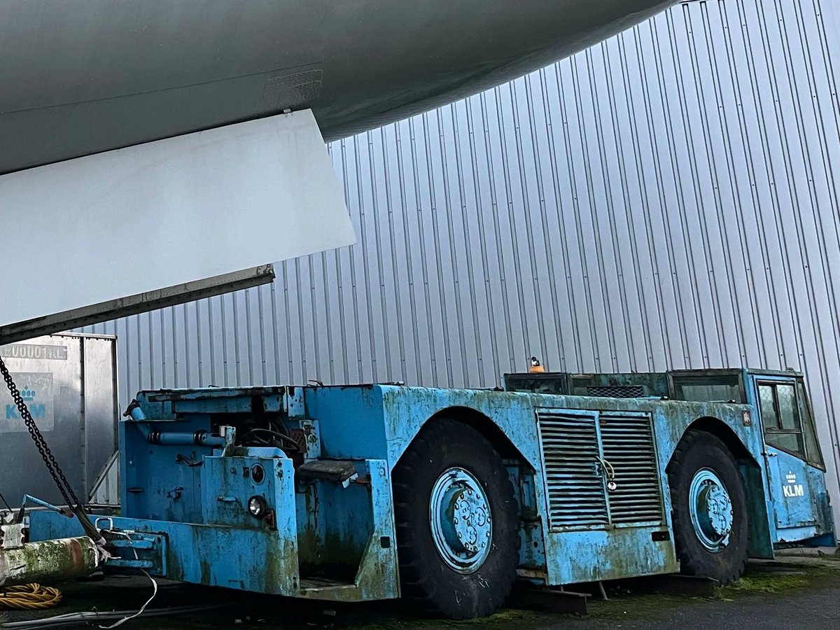 SchipholWatch's tweet photo. Nieuwe website #stopklm mét petitie om een einde te maken aan de miljoenen overstappers die via KLM onze leefomgeving verzieken. https://t.co/P3NOXveXsh https://t.co/swEm1x8y2a