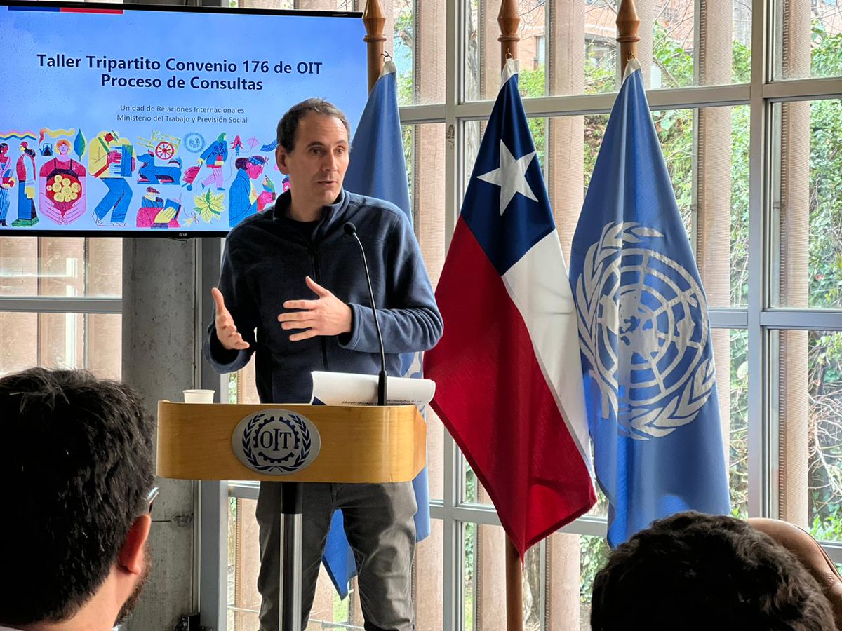 FESUMINchile's tweet photo. Construyendo el Futuro: ¿Cómo avanzamos este 2023 en el rubro minero y sindical? PARTE III. Un cambio significativo durante el 2023 fue la designación de Iván Mlynarz como Vicepresidente Ejecutivo de la Empresa Nacional de Minería (ENAMI).
Ver más en --> https://t.co/vY8L81rNyd https://t.co/AruW4ipjir