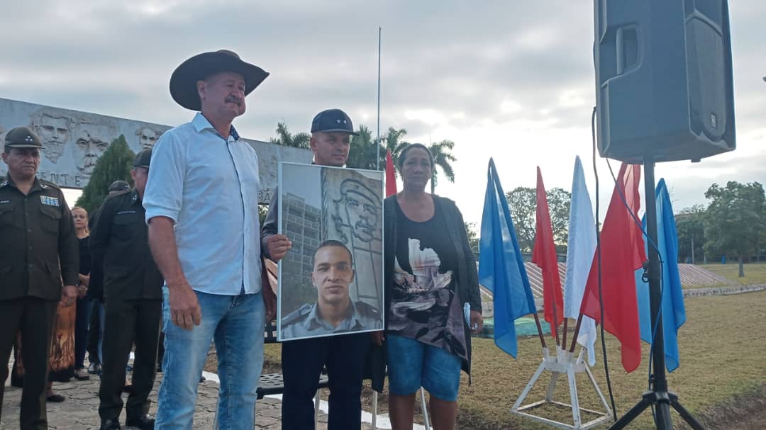 No faltaste tu hermano! Siempre que se hable de los Héroes que visten de Azul, Maceo se elevará por encima de todos, y le rendirán tributo sus compañeros, siendo tan valiente como él, en el cumplimiento del servicio cada día! Nuevamente, descansa en paz hermano! #HeroesDeAzul