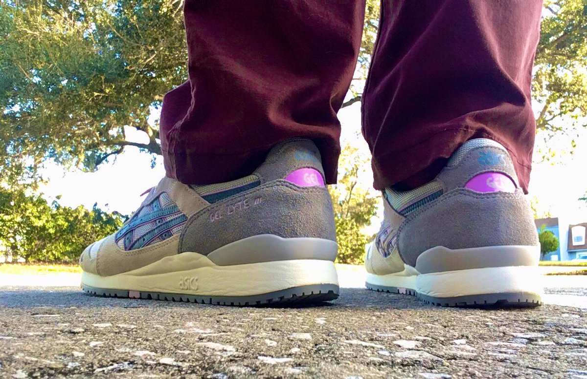 b_izhere's tweet photo. Good morning! It’s an Asics kind of day. Have a great weekend everyone and be safe!! ✌🏼  #kotd #yoursneakersaredope #wearyourkicks #sneakers #sneakerhead #kicks #asics #gellyte https://t.co/1KGKCtEPcB