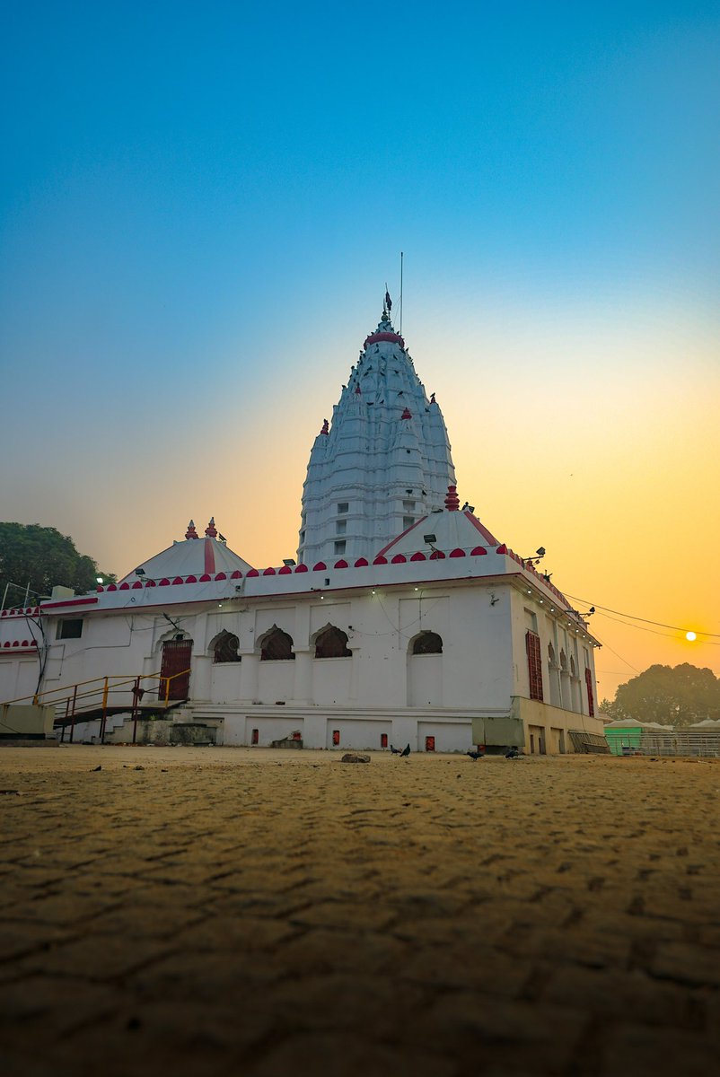 Divine mornings of Sambalpur 

ଜୟ ମା ସମଲେଇ 🙏🏼