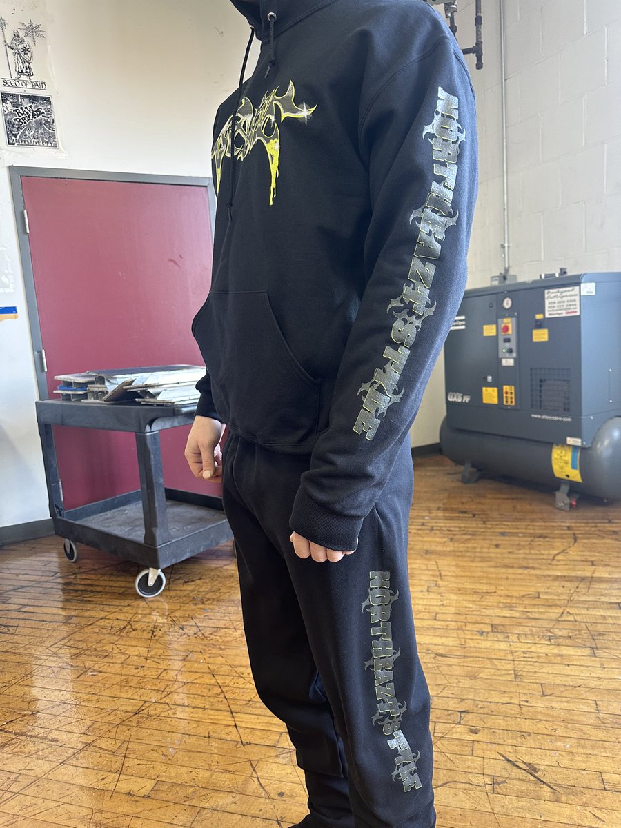 DAZE_STYLE's tweet photo. DAZE NORTHEAZT STYLE SWEATSUIT HOT OFF THE PRESSES FOR FYA FEST 2024 🔥🔥🔥

YES.. THE SWEATPANTS HAVE POCKETS..

GOOD LOOKS SOAKED IN INK
THANKS RIDGE https://t.co/k6RnYnt2uj