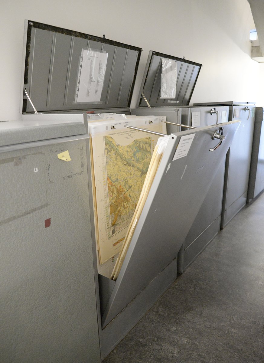 OxUniEarthSci's tweet photo. On this #LibraryFriday we highlight our large collection of world maps. They are held in map cabinets in a corridor just to the side of the library. Undergraduates consult them when they’re planning mapping projects, and other students and staff use the when planning fieldwork! https://t.co/ozbRvNTIDU