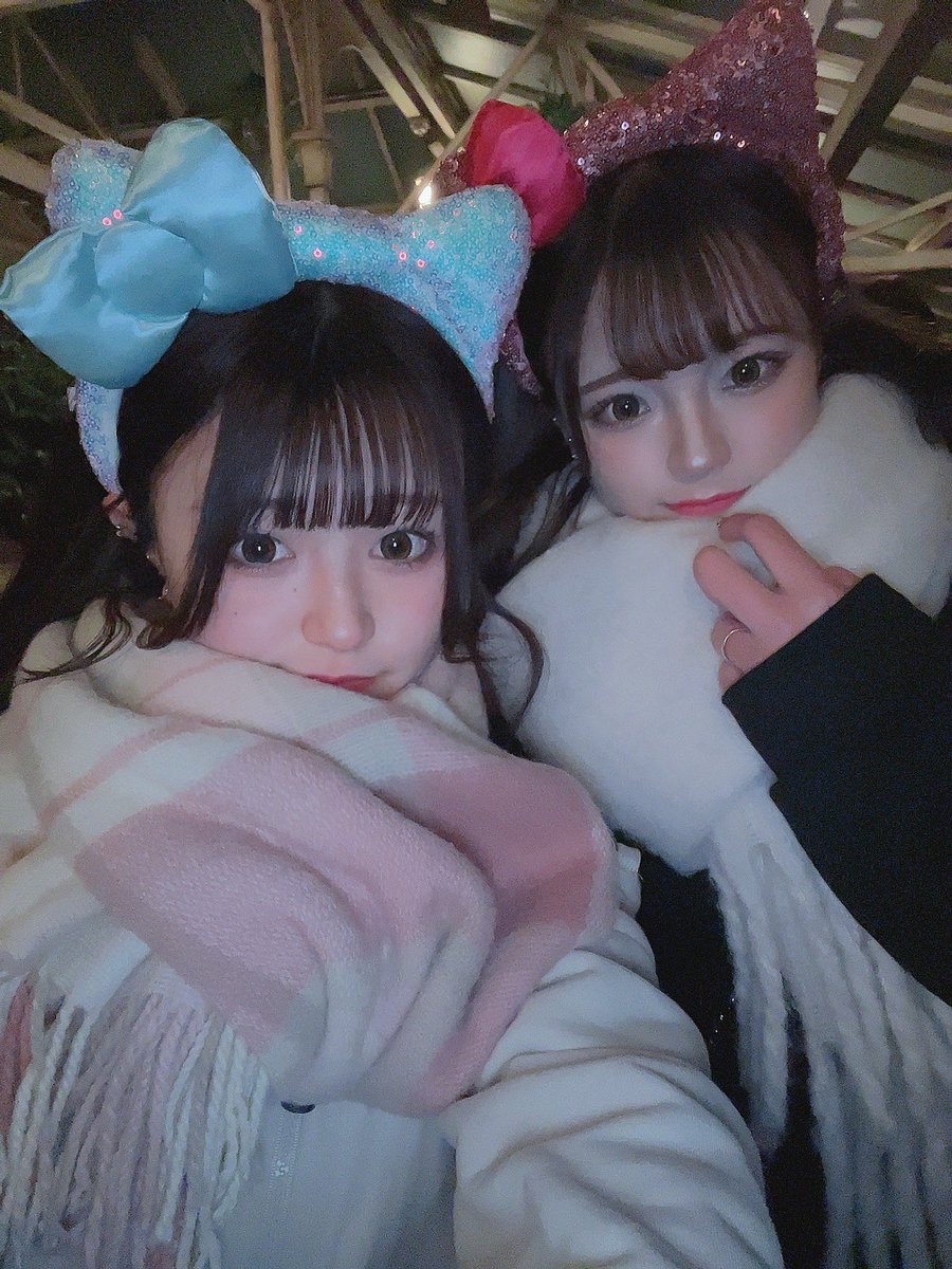 karin615panda's tweet photo. 年越しちゃってアセアセという感じ🐈⸒⸒⸒⸒
時差‼️‼️

2人で遊園地多分初だけど一生喋って食べたいもの全部食べて幸せ🌏✨💞 https://t.co/JebJLC8ckp