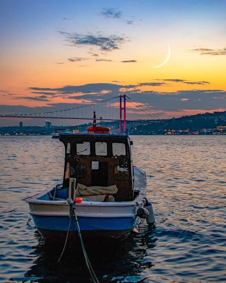 A nice evening from Constantinople.
#IstanbulCity #ExploreIstanbul #TurkishDelight #BosphorusViews #HistoricCity #CultureAndHistory #IstanbulLife #TravelTurkey #Cityscape #TurkishAdventure