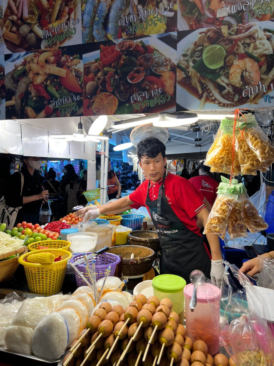 diego_good's tweet photo. the street ratchada night market https://t.co/MQS0G6NGpV