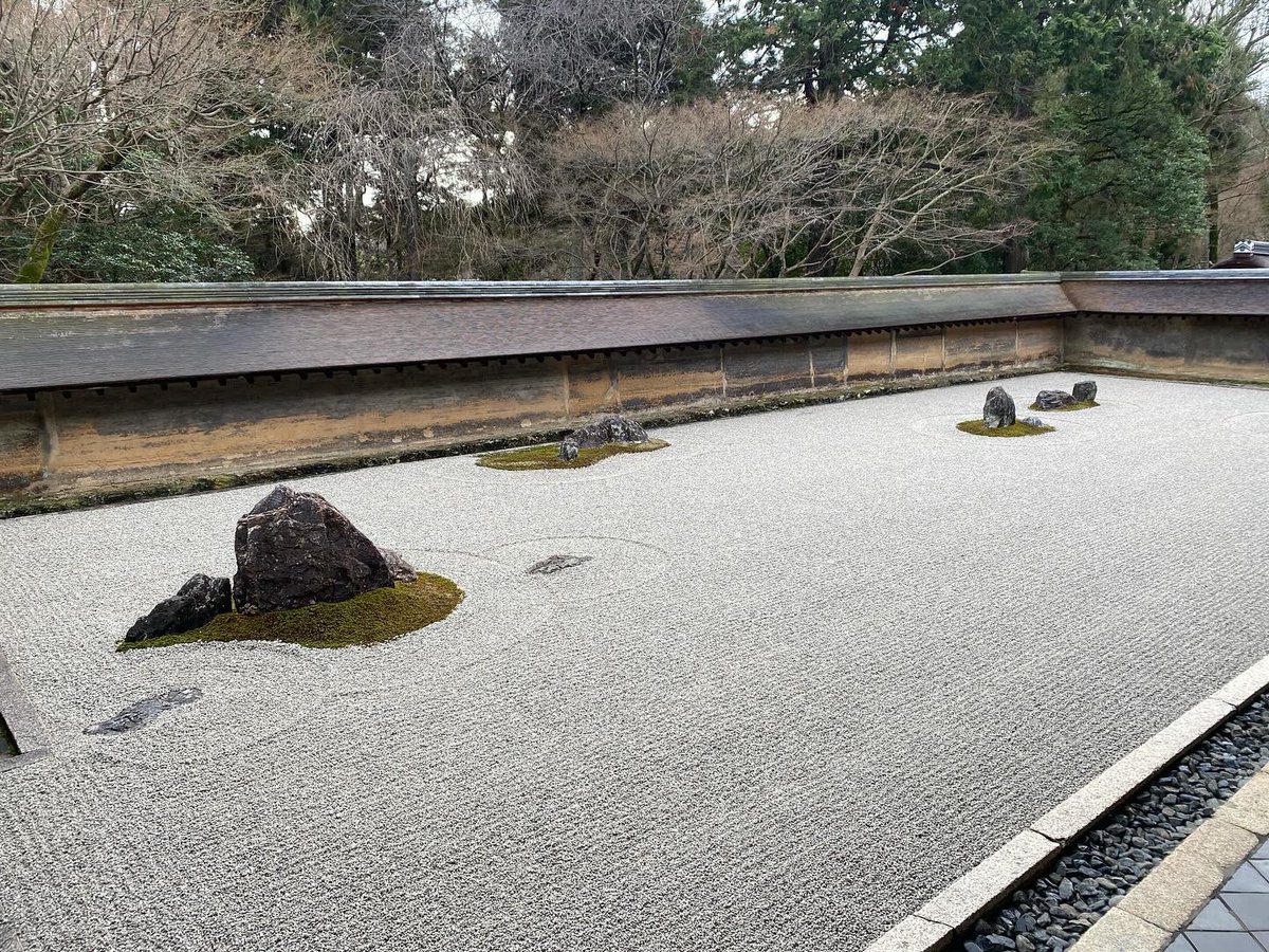 kiryokuen's tweet photo. 新年明けましておめでとうございます。

昨年は皆様に大変お世話になりました。本年もお客様に喜んで頂ける庭の管理、植木の剪定作業、伐採作業、造園作業を目指し精進して参りたいと思います。季緑園ー四季の庭ーを宜しくお願い致します。京都へ行って来ました。
https://t.co/ODccFdm8tp https://t.co/iR1bKvC0EX