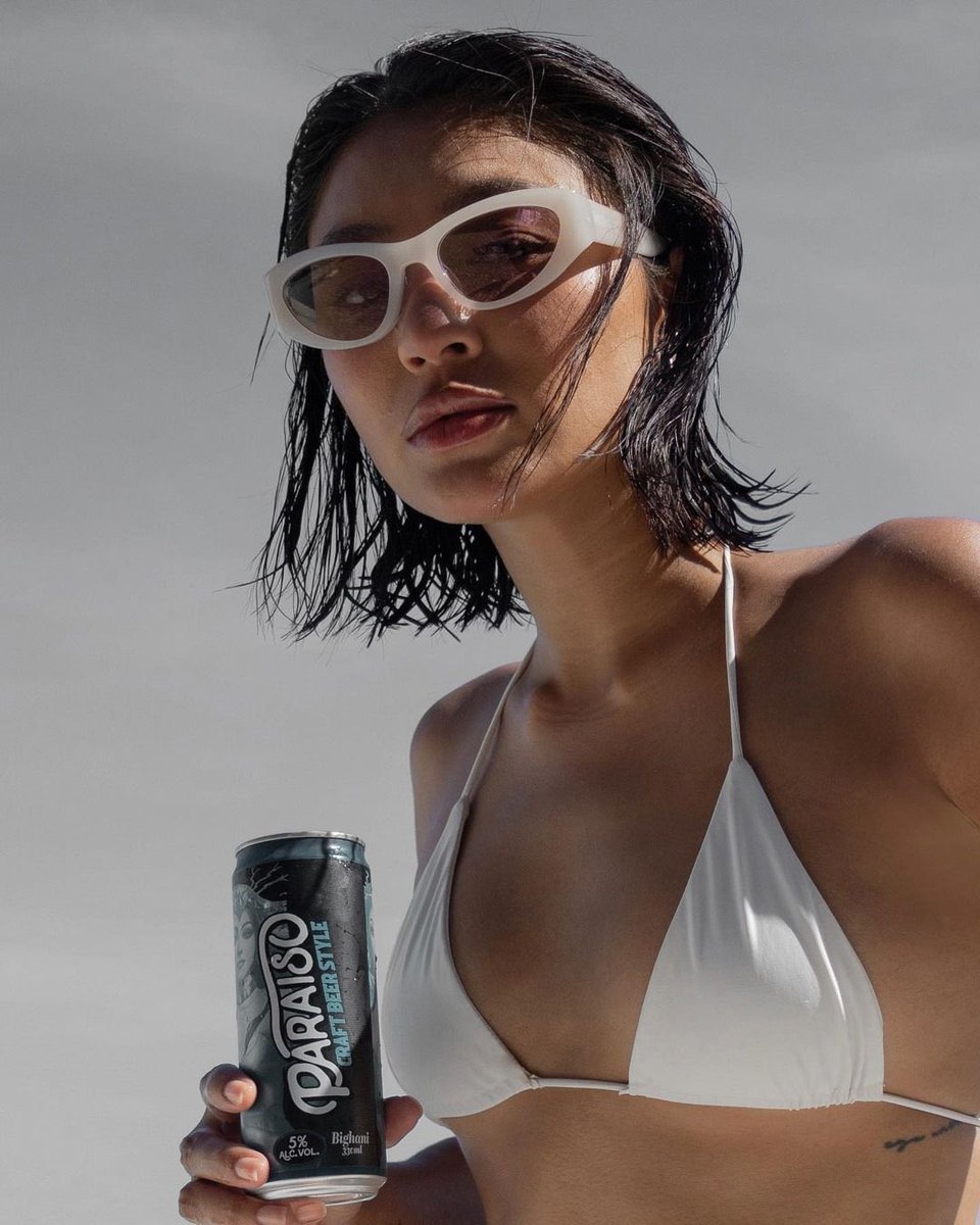 itgirlnadine's tweet photo. not the 2 cans of beer in one hand 😭 MOTHER! https://t.co/6jD6SrStw1