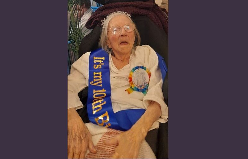 WWII veteran Gladys, known for her infectious smile and love of music, celebrated her 100th birthday recently! Here's hoping she had a wonderful day and is still celebrating! @InYourArea_UK #henleyonthames #oxfordshire tinyurl.com/5dpfpapx