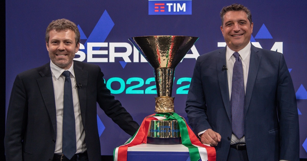 ZZiliani's tweet photo. I prezzi degli abbonamenti DAZN sono un oltraggio agli sportivi: ma i vergognosi silenzi di Palazzo, media e politici lo sono di più  
"Paghi 3 e prendi 1": dovrebbe essere questo il vero slogan di DAZN che da un lato raddoppia o triplica il costo degli abbonamenti e dall'altro impoverisce l'offerta. Invece di scusarsi per i disastri fatti, aggrediscono la gente già in difficoltà

(su https://t.co/l4gP5JEXPE e su Twitter per abbonati)
