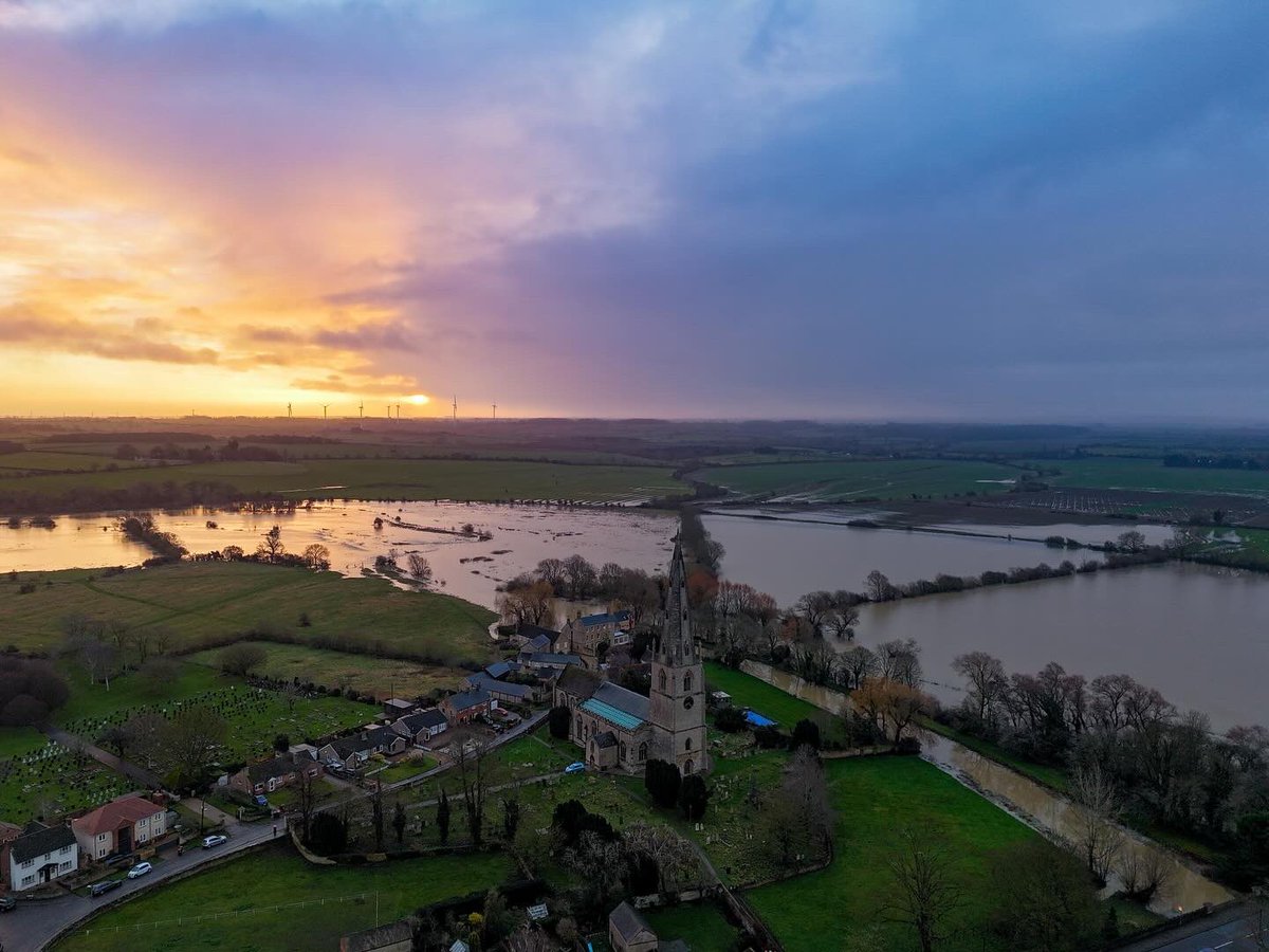 DroneOverMK's tweet photo. Flooding in Olney and Newport Pagnell @bbcweather @BBC3CR @TalkRoberto https://t.co/VGhnk9UFfq