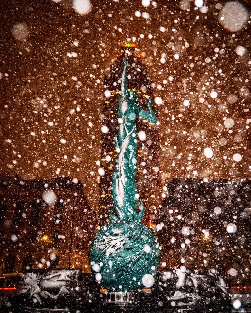 GabeWasylko's tweet image. A Fountain of Eternal Life Snowglobe in Cleveland, OH