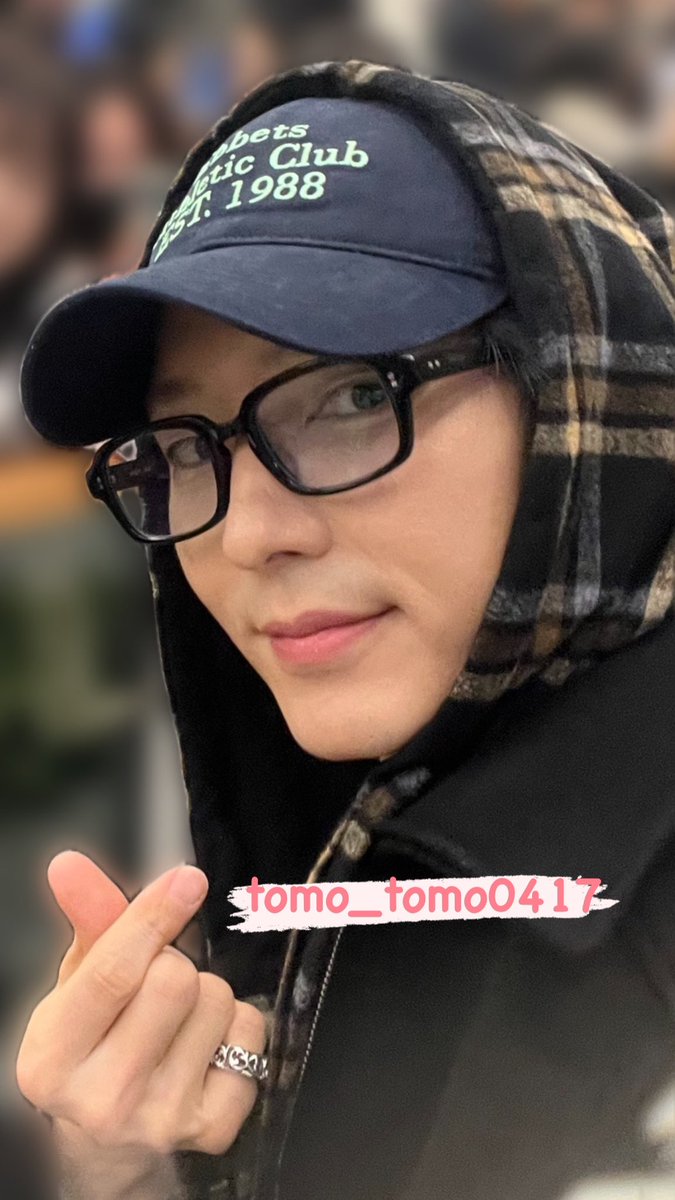 miumiu011's tweet photo. ジュンギさんの自撮り記念笑笑
私の携帯で撮影してくれたから、
ジュンギさんだけ切り取り😌🩷
3枚も角度変えて撮影してくれてました。
何て優しいんだ。
惚れてまうやろー♥️♥️♥️

#이준기  #李準基
#leejoongi  #イジュンギ　#actor_jg https://t.co/sjvMRnV1PF