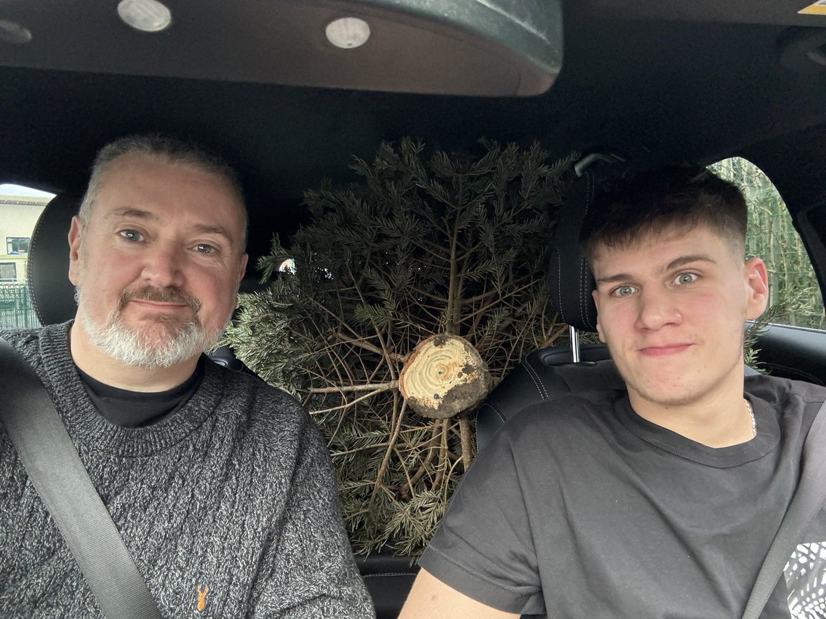 jkspoff's tweet photo. Goodbye Christmas Tree 🎄 #Christmas2023 😢 #LocalTip https://t.co/qRNKiq6O1M