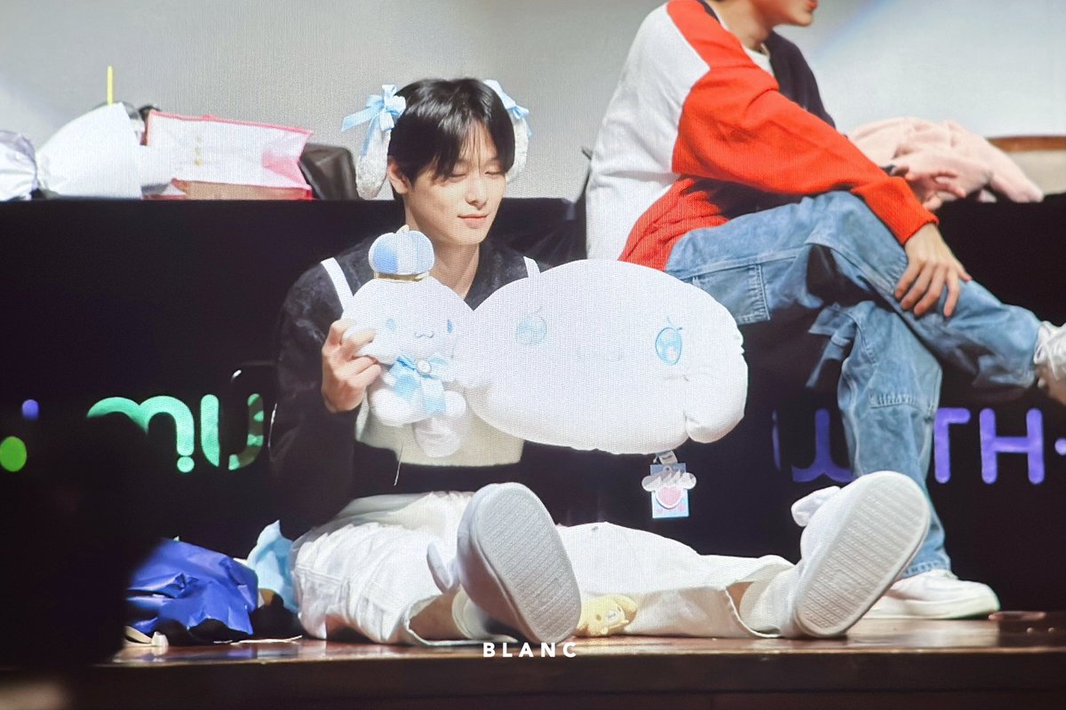 115blanc's tweet photo. 240105 위드뮤 팬싸

주여니 너무 귀엽잖아 🥹

#주연 #이주연 #JUYEON #더보이즈 #THEBOYZ #ジュヨン https://t.co/I8FsUhqjMK