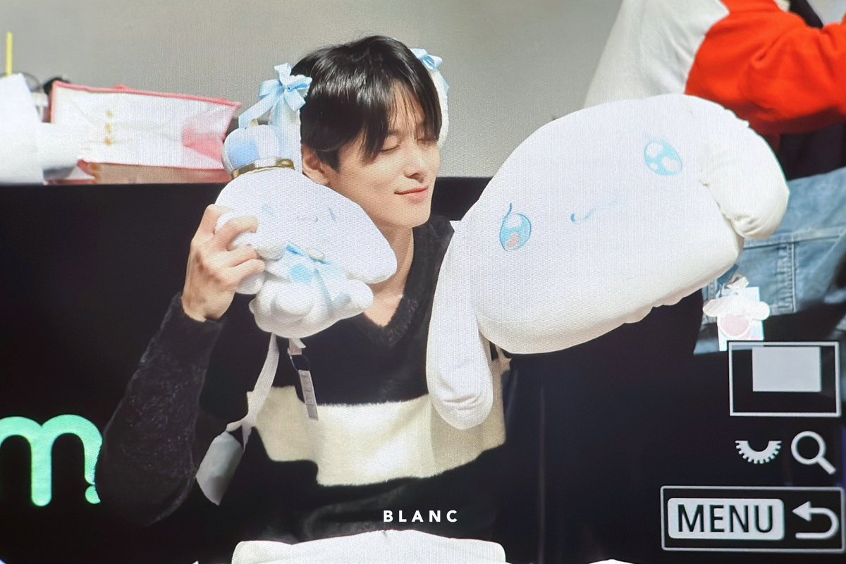 115blanc's tweet photo. 240105 위드뮤 팬싸

주여니 너무 귀엽잖아 🥹

#주연 #이주연 #JUYEON #더보이즈 #THEBOYZ #ジュヨン https://t.co/I8FsUhqjMK