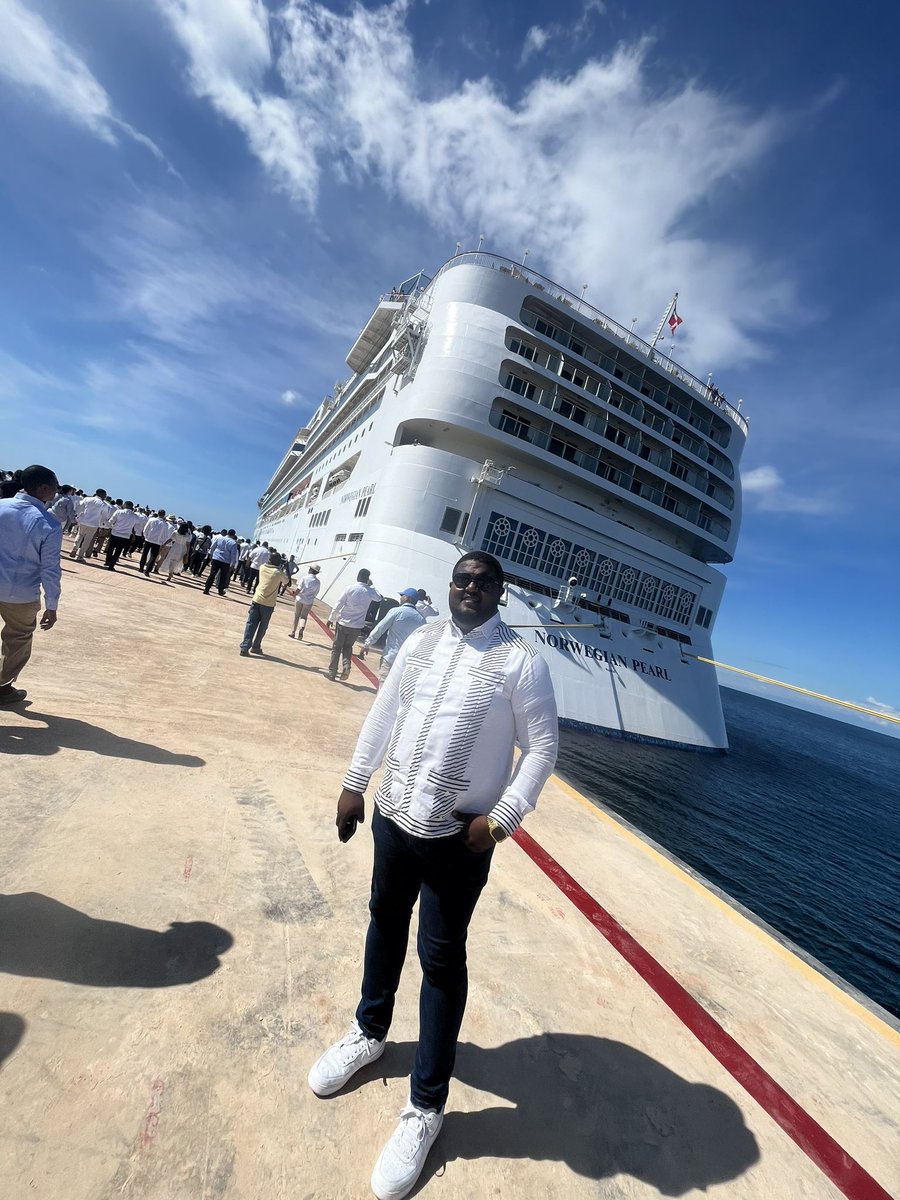 Luisc_vargas's tweet photo. Celebramos la llegada de los primeros 2,300 cruceristas al flamante Port Cabo Rojo, un acontecimiento que materializa los anhelos de nuestra pujante región sur y que gracias a la indiscutible voluntad del presidente @luisabinader…

¡Ahora le toca al SUR! https://t.co/A1APLDnYFj