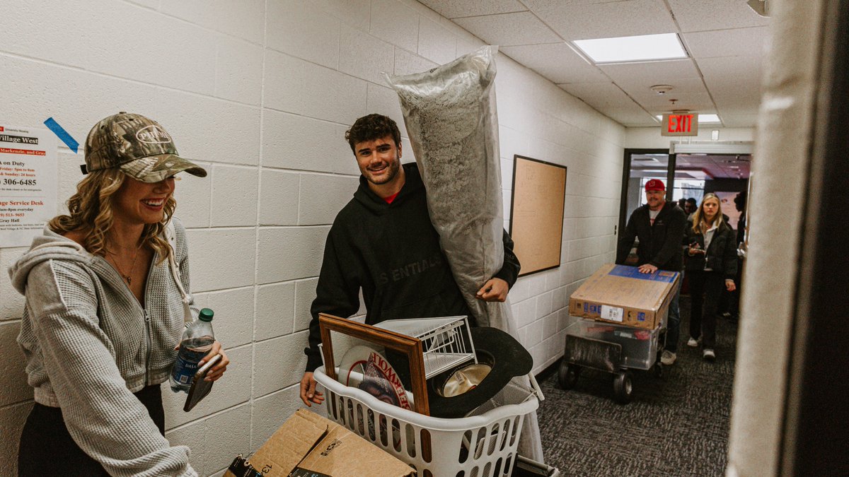 PackFootball's tweet image. #Pack24 in the house!