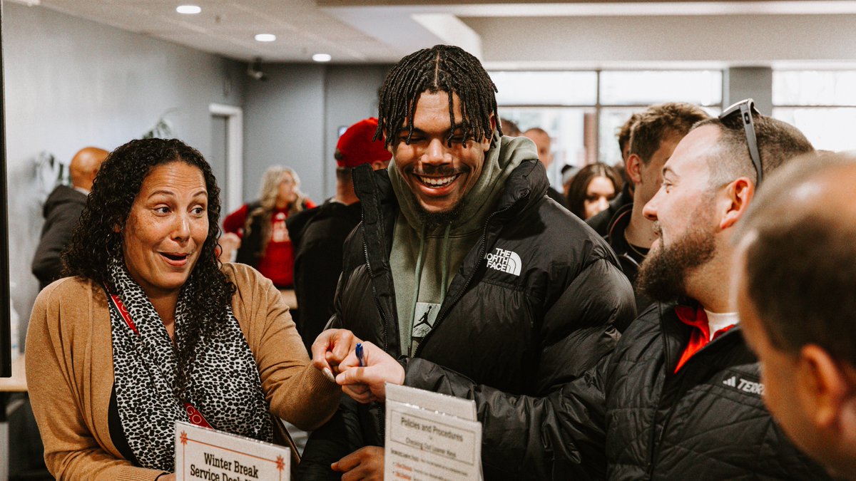 PackFootball's tweet image. #Pack24 in the house!