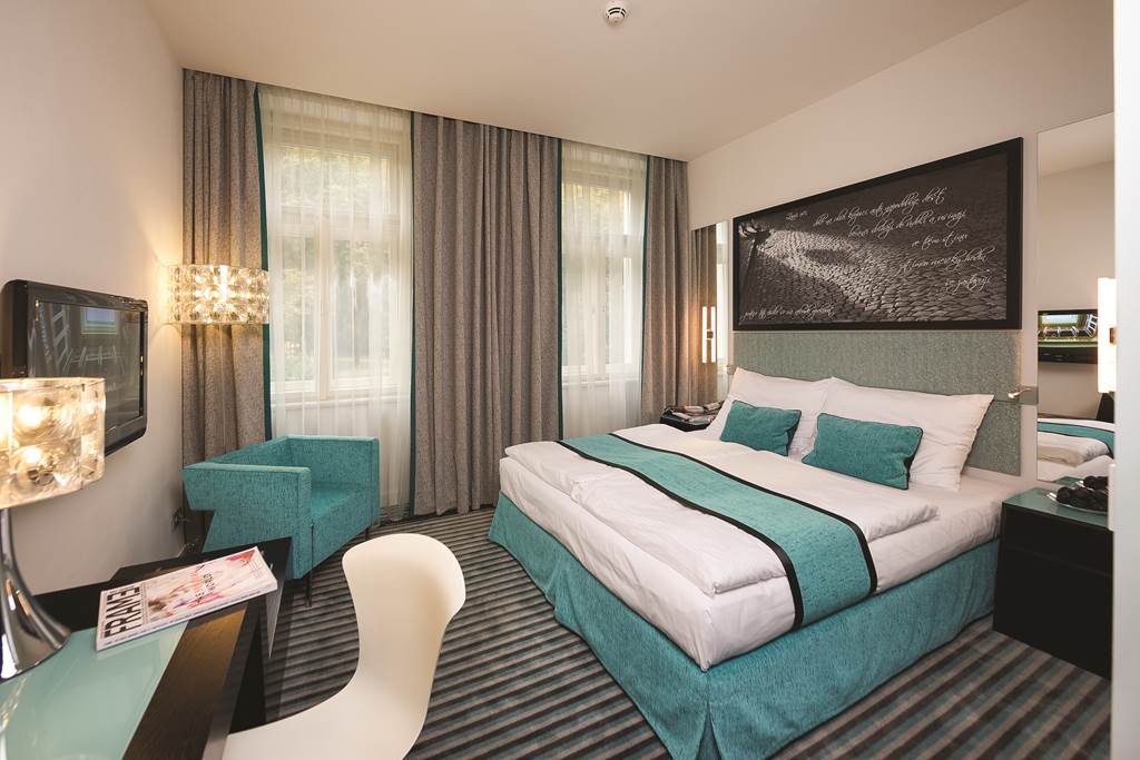 🇨🇿 Fancy heading to Prague? Make sure you 'Czech' out this offer from Barrhead Travel Darlington

🌟 For £269, you can enjoy a four night stay at a 4* hotel (room only)

📞 To enquire or to book, drop them a message or give the team a call on 01325 809666