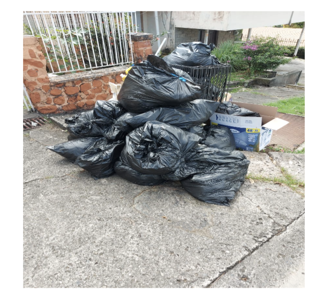 JuanAlexisLA's tweet photo. @abdielsandoyab Club X con más de una semana sin que se recoja la basura. https://t.co/FkkKX7g9oX
