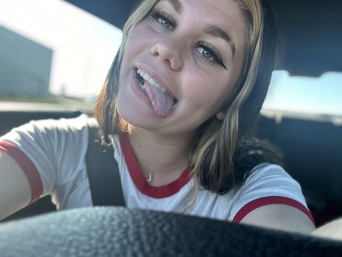 Karuptkillette's tweet photo. Watch the video to see me get pounded 😘 #bbc #pawg #snowbunny #tapes #dmme #txt #selling_content https://t.co/HIVdbeEdj7