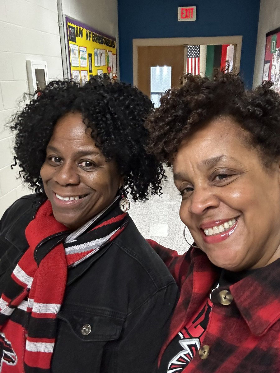CascadeESMedCtr's tweet photo. An AโMAYSโing day in the #TIGERSden celebrating our home team @AtlantaFalcons โฆโฆ #FalconDay #TeamSpirit @apsupdate @CasPrinciTmomon @ShellyGoodrum https://t.co/nBjtBoQ0Vq