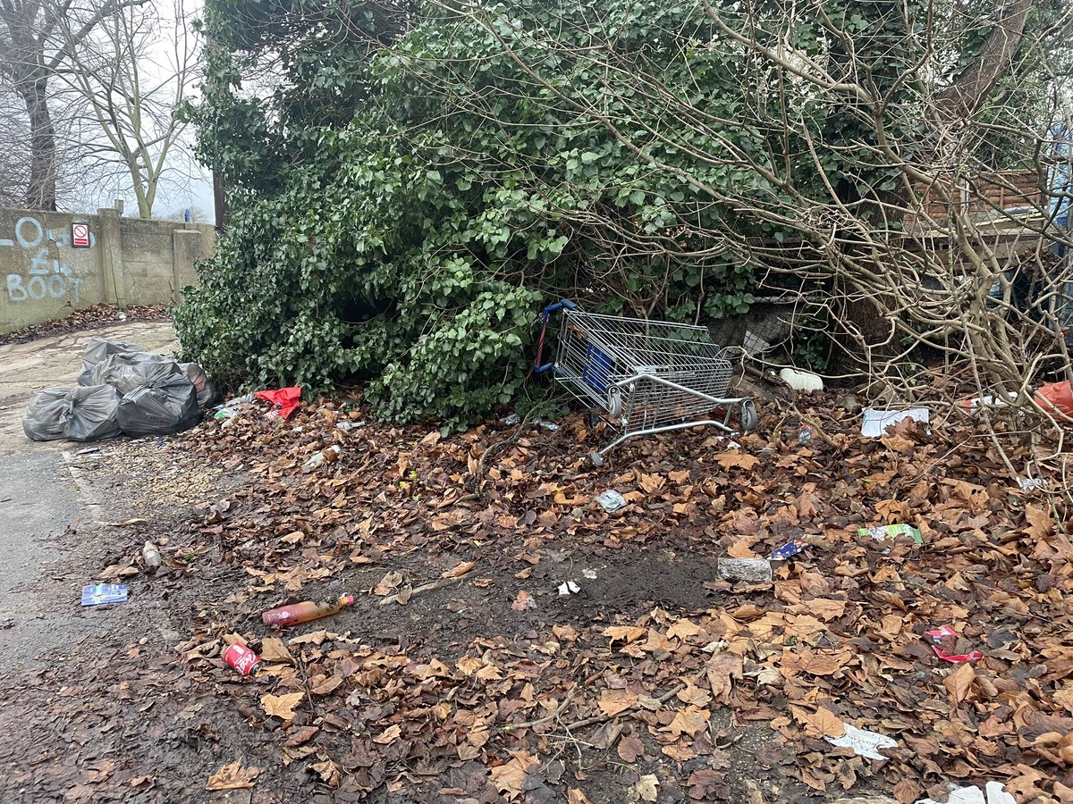xessusk's tweet photo. @medway_council you are responsible for clearing this build up of rubbish! You are turning Medway into a pig sty! Do you even carry out scheduled street cleaning? …. And what about trolleys @Tesco @bmstores @AldiUK @Morrisons  collect the bloody things! Northcote Rd Strood Kent https://t.co/aii3CRtPiX