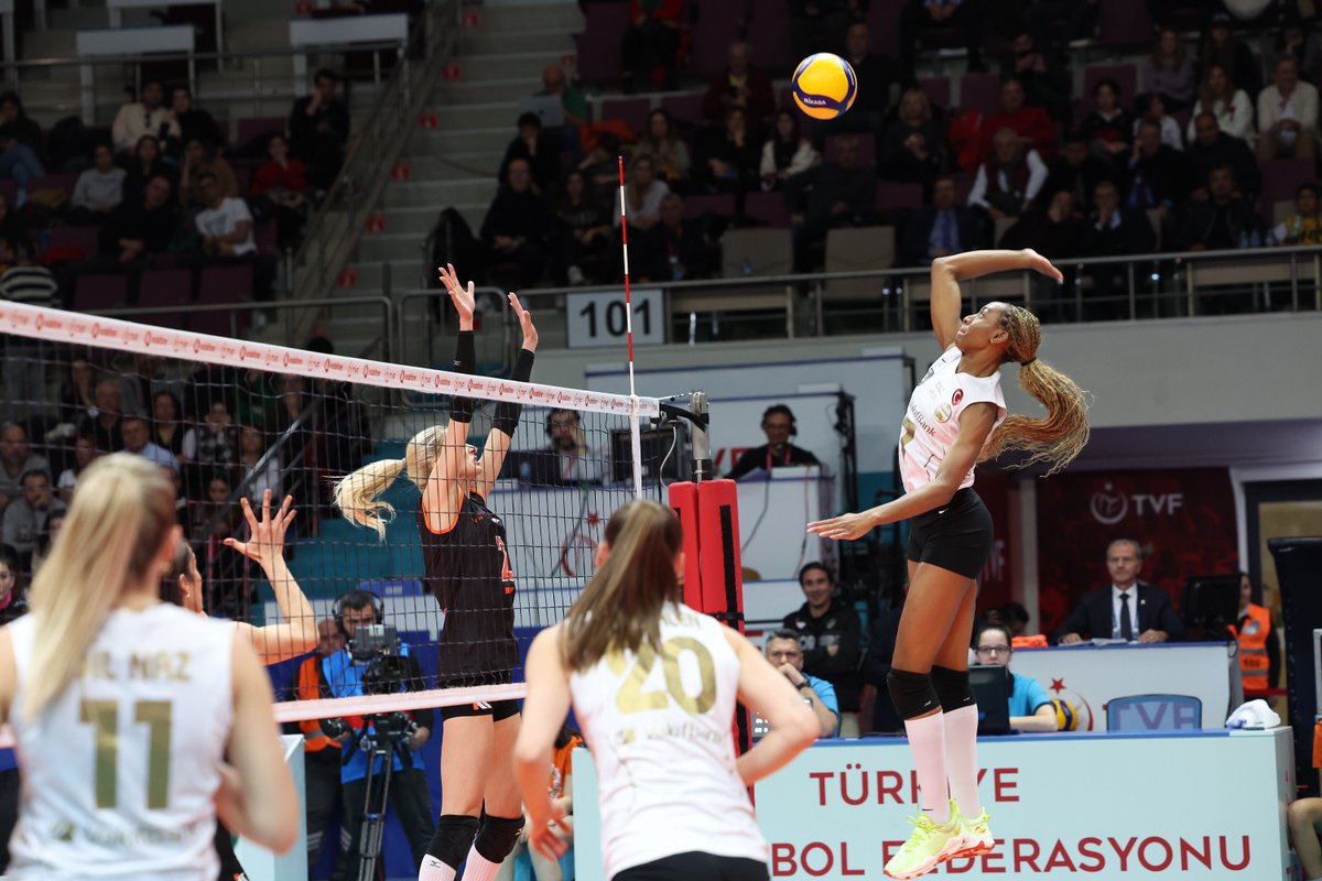 VakıfBank yeni yıla galibiyetle başladı: voleybolplus.com/vakifbank-yeni…