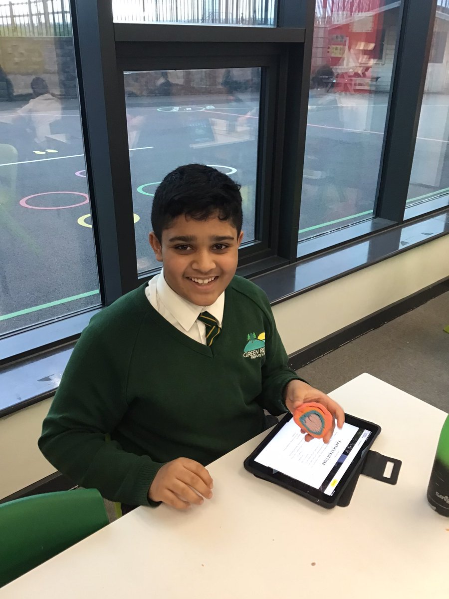 GRPAHawthorn's tweet photo. The fun goes on… VR headsets to explore volcanoes and earthquakes, and Play-Doh to recreate and label Earth’s four layers! 🌋🌍 #topicafternoon #sciencemeetsgeography #immersive https://t.co/uBuLXiw8ff