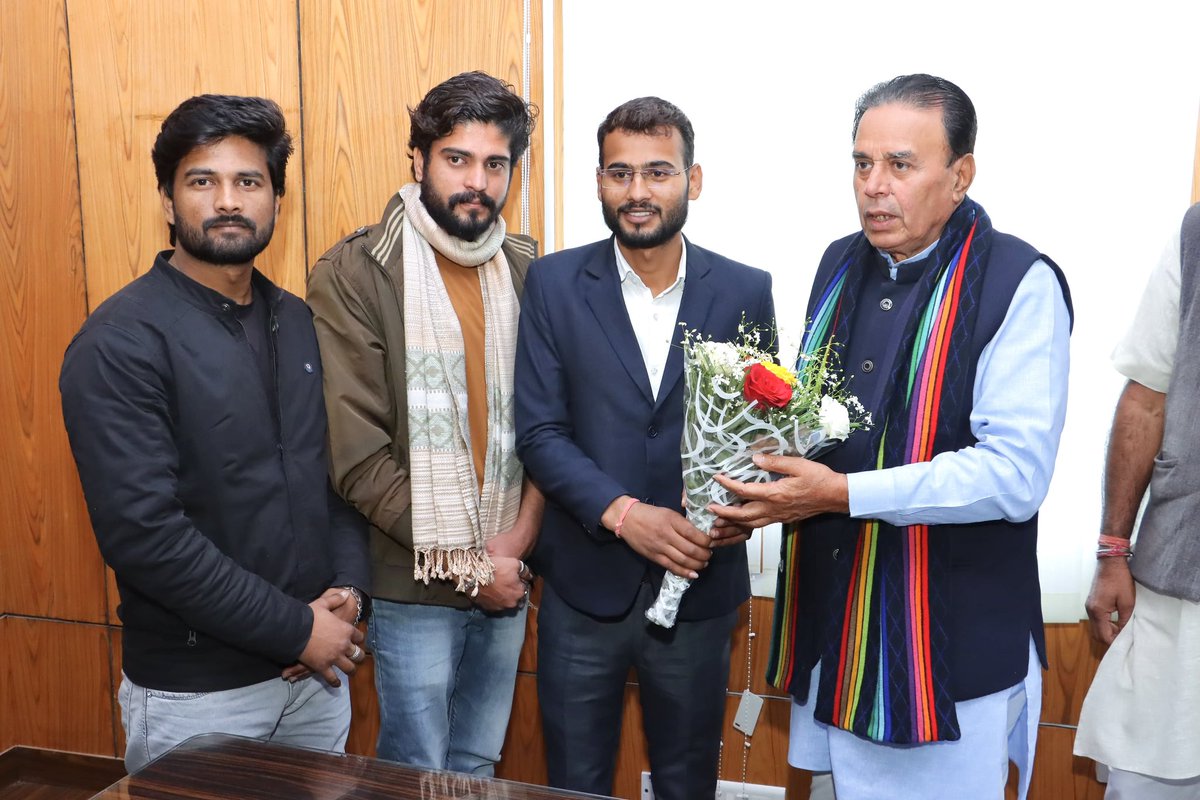 tanujsangar94's tweet photo. आदरणीय कैबिनेट मंत्री श्री जोगाराम जी पटेल को सं��दीय कार्य एंव‌ कानूनी मंत्री बनाए जाने हार्दिक बधाई एवं शुभकामनाएं।
#tanujsangarbjp #Dknmu #Jaipur #Aligarh #Rajasthan #Chharra #BJP #Modi #CM #Club #Students #Power #Law
@JogarampatelMLA @RajCMO @BhajanlalBjp @JprRuralPolice https://t.co/mLnDeCp9Sg