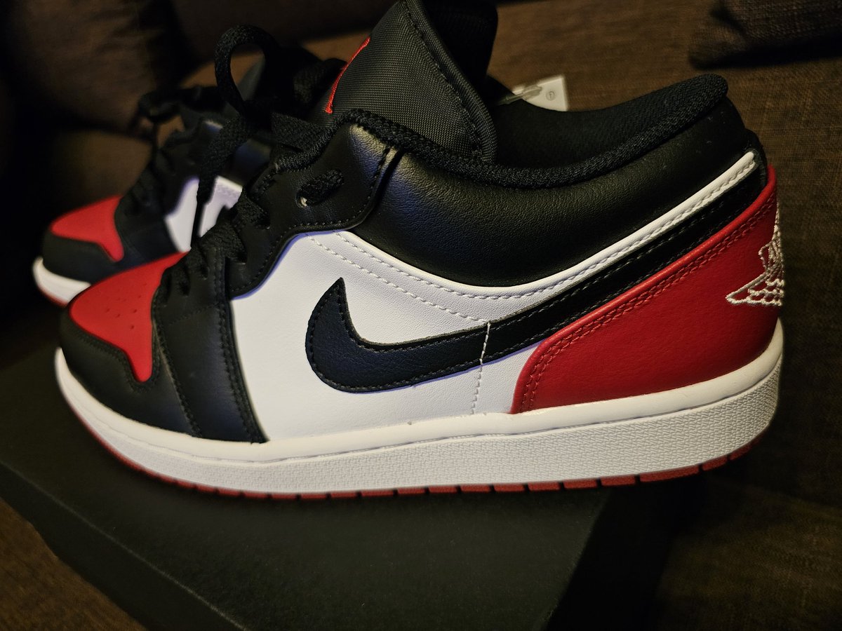 legalize55's tweet photo. #legalize 
年またぎでX'masキターーー
やっぱりJORDANはこのカラー
あえてのLOW
#jordan 
#NIKE 
#SNKRS 
#Jordanlow https://t.co/fm84MFy8dI