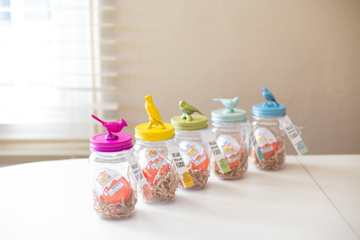 kinderus's tweet image. Bye-bye party planning panic! Kinder Joy has got you covered with simply delicious and fun party favors. 🎈Get more inspo at pinterest.com/kinder_usa/ 

#PartyFavors #BirthdayParty #AnimalBirthdayParty #BirthdayHacks #KinderJoy