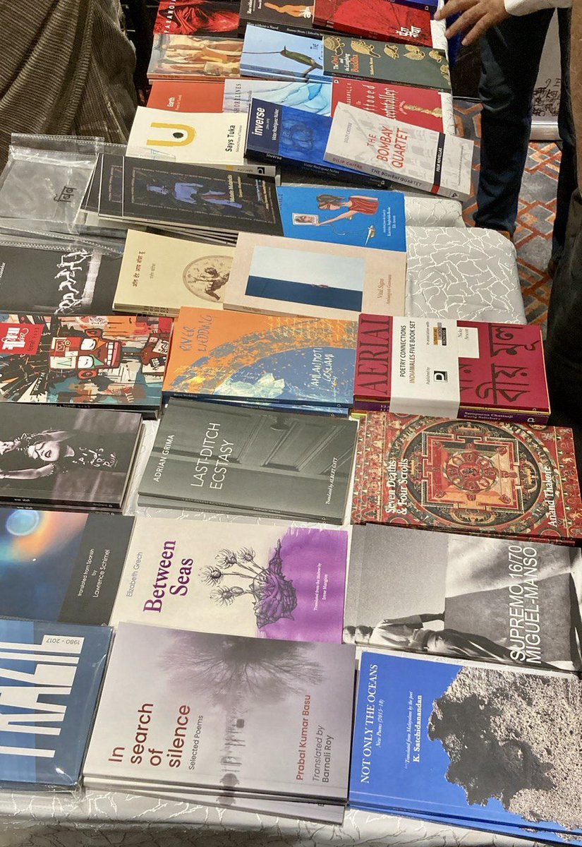 lizamalte's tweet photo. "Between Seas" (@paperwallpub) - Mumbai Poetry Festival. Translation Irene Mangion. I couldn't make it physically but I have these beautiful people sending me warmth! @poetrywala @ShampooChats @adriangrima1 Cover by Rosario di Benedetto @manachumateatro
#poetry #elizabethgrech https://t.co/KSITnBd8dt