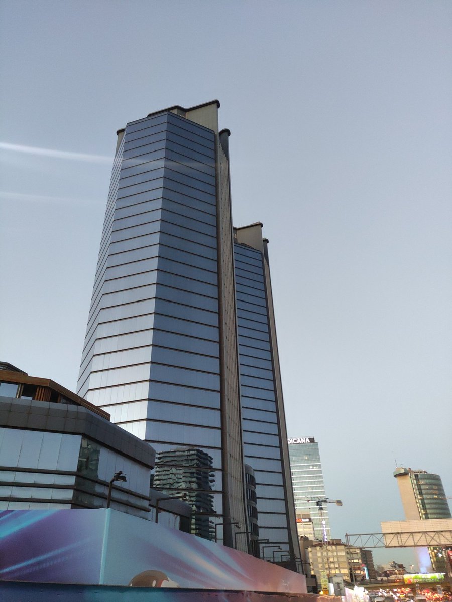 emreguner84's tweet photo. #tattowers şehrin tam göbeğinde bu kadar büyük bir yapının işlevsiz durması gerçekten yazık. @TatTowers @sislibelediyesi @istanbulbld https://t.co/pCEbepGk8n