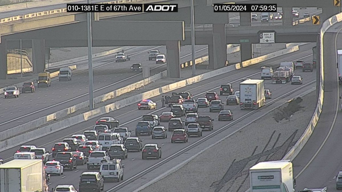 ktarroller's tweet photo. New Crash coming into Downtown.  Eastbound i-10 near 59th Ave  #Phxtraffic  #KTARtraffic https://t.co/RqtuV3itcH