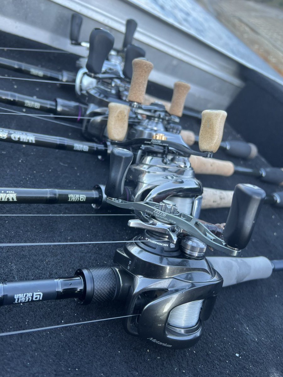R50BASS's tweet photo. 初釣りin早明浦ダム
1発狙いでウィンデーサイドのシャローやり切り55cm 2300g頭に45、45、40、40あるなしの5本キャッチで今年の釣行スタート💪💪💪
#zpi #zelos #レジットデザイン
#ワイルドサイド #wsc72h #wsc72mh
#bassmania https://t.co/mDePV5lLKI