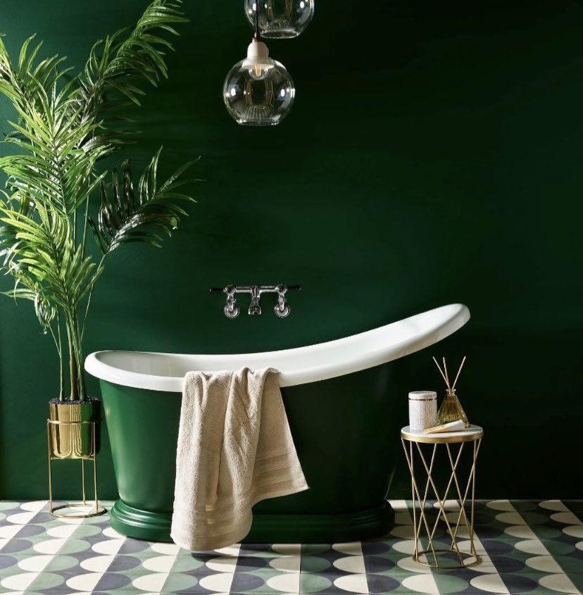 **Penny Slipper Bath**

We are thrilled with the results of our latest photoshoot!

Our Penny Slipper Bath is the smallest bath in our BC Designs range and is available in Gloss white or painted to a colour of your choice!

▫️In Stock!
▫️1360mm length

#traditionalbathrooms